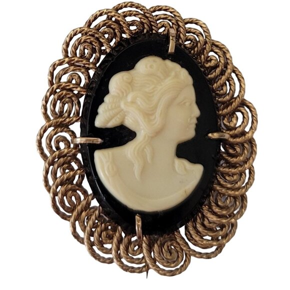 Gold Tone Wire Filigree Black, White Plastic Cameo Brooch Pin E824 - Picture 1 of 10
